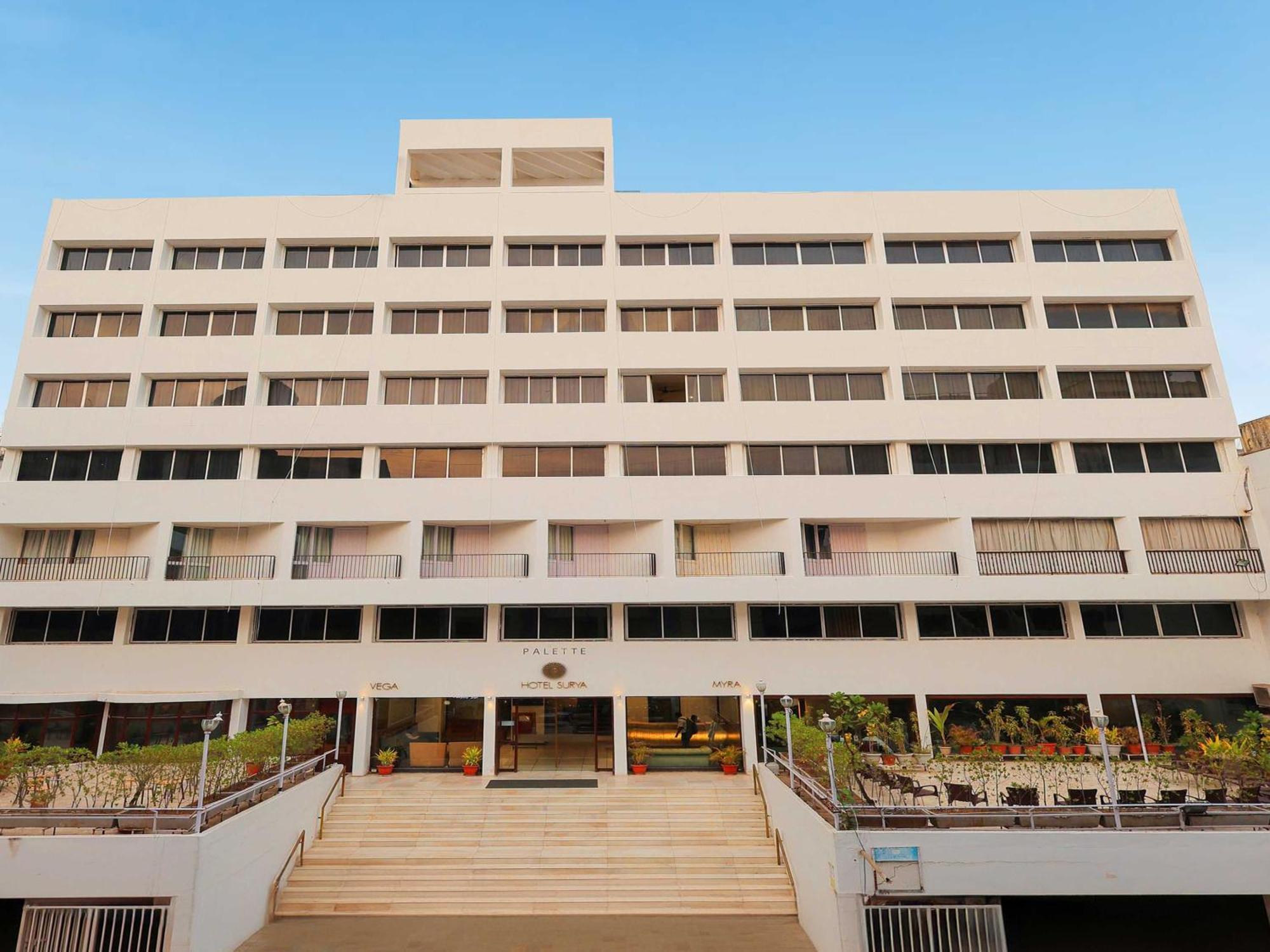 Palette Hotel Surya Vadodara Zewnętrze zdjęcie
