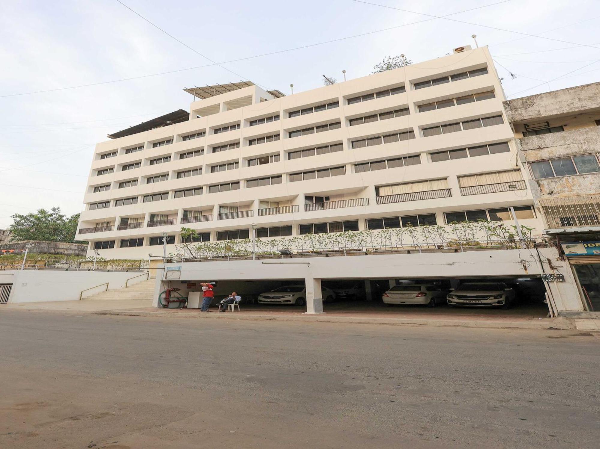 Palette Hotel Surya Vadodara Zewnętrze zdjęcie