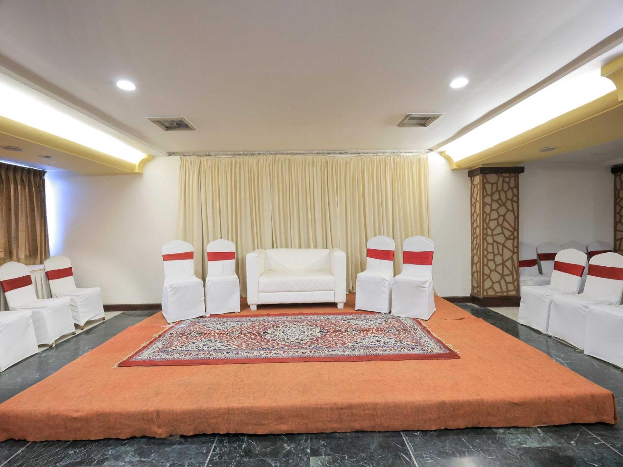 Palette Hotel Surya Vadodara Zewnętrze zdjęcie