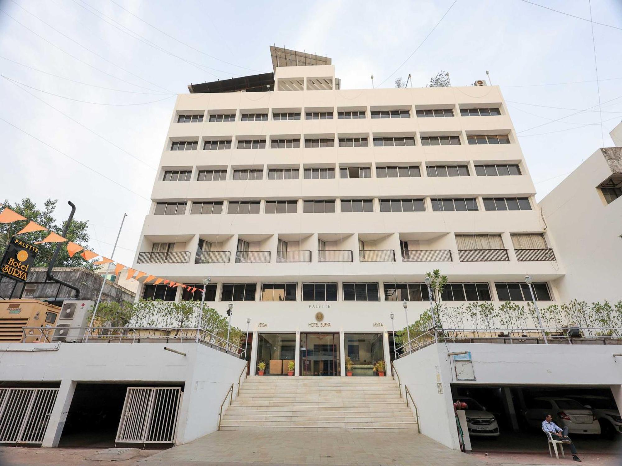 Palette Hotel Surya Vadodara Zewnętrze zdjęcie