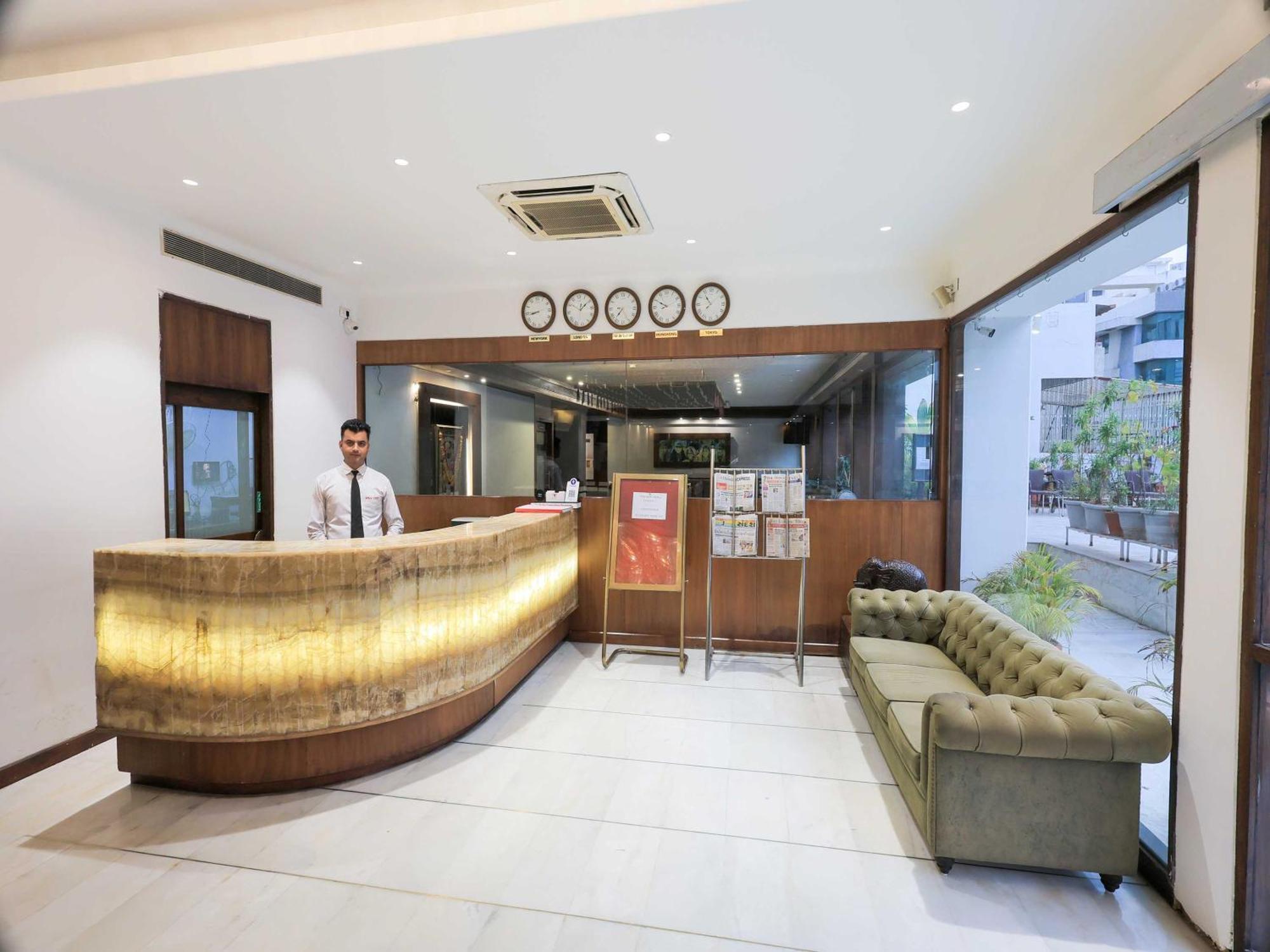 Palette Hotel Surya Vadodara Zewnętrze zdjęcie