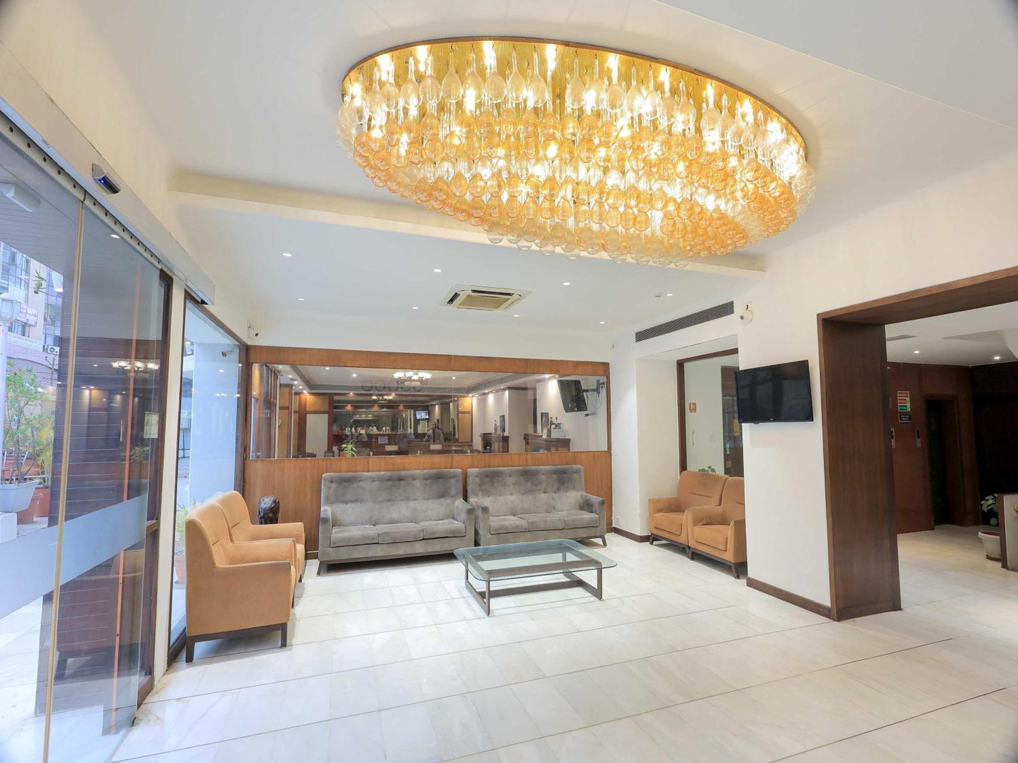 Palette Hotel Surya Vadodara Zewnętrze zdjęcie